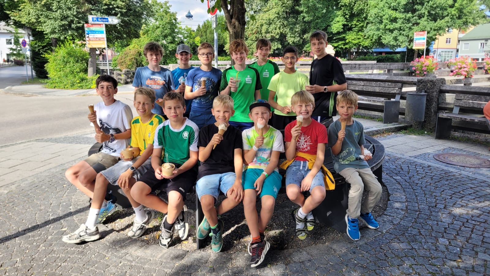 Spiel, Satz und Eis: Gelungener Saisonabschluss der Tischtennis-Jugend!